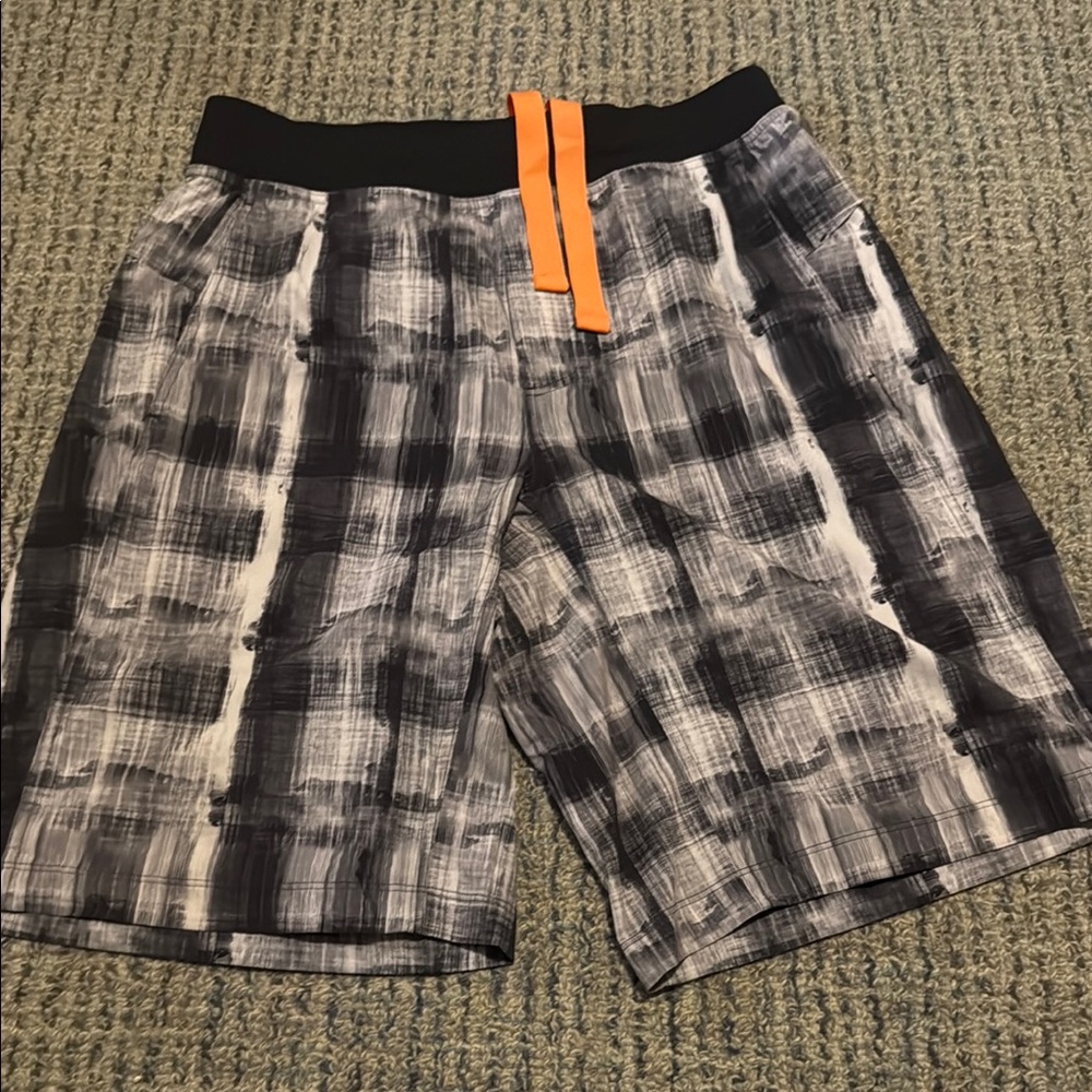 Lululemon liner less hybrid trunks (medium, 30-32)